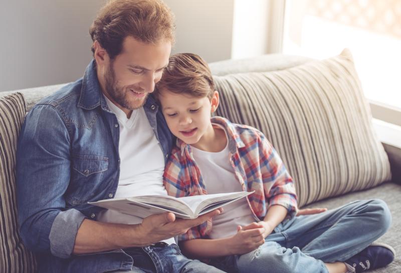 Father reading to her son